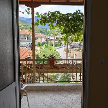 Alexandros بيت ضيافة